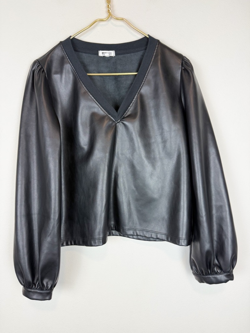 LA‎ Made Evereve Black Vegan Leather V-Neck Blouse Sweatshirt Top Size Small